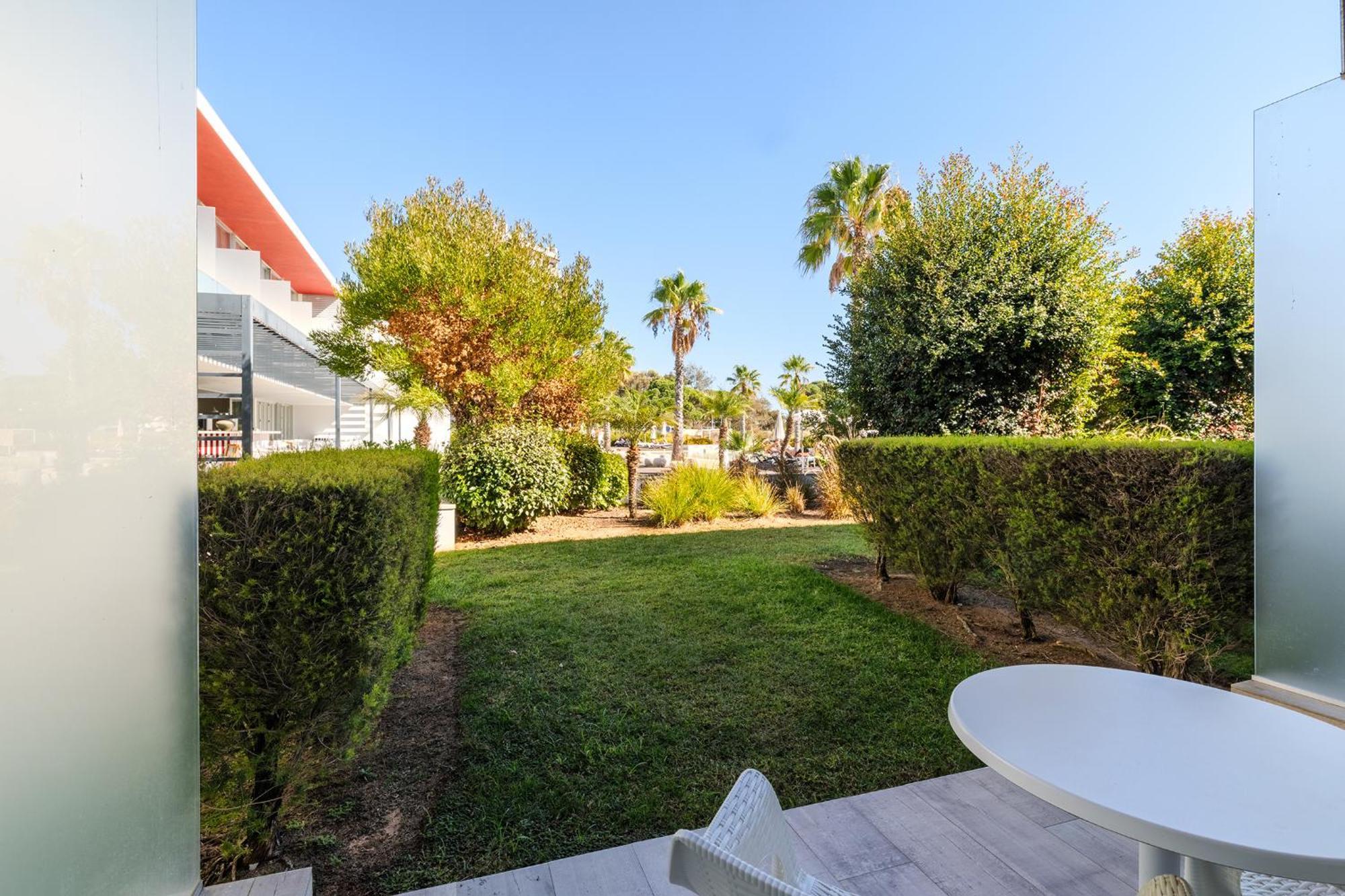 Deluxe Double or Twin Room with Pool View,1742959080:JPEG