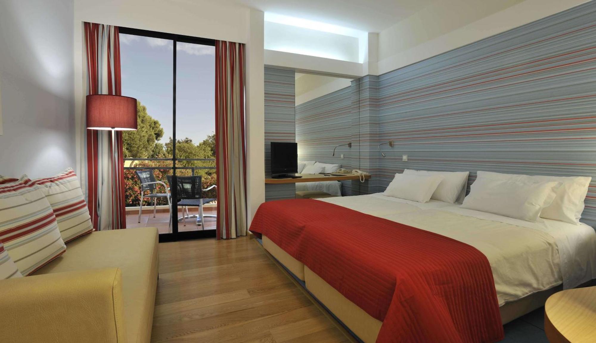Deluxe Room,615583145:JPEG